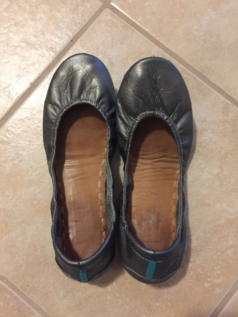 An Honest Tieks Review – Are they comfy? Do Tieks smell? – A Sprinkle ...